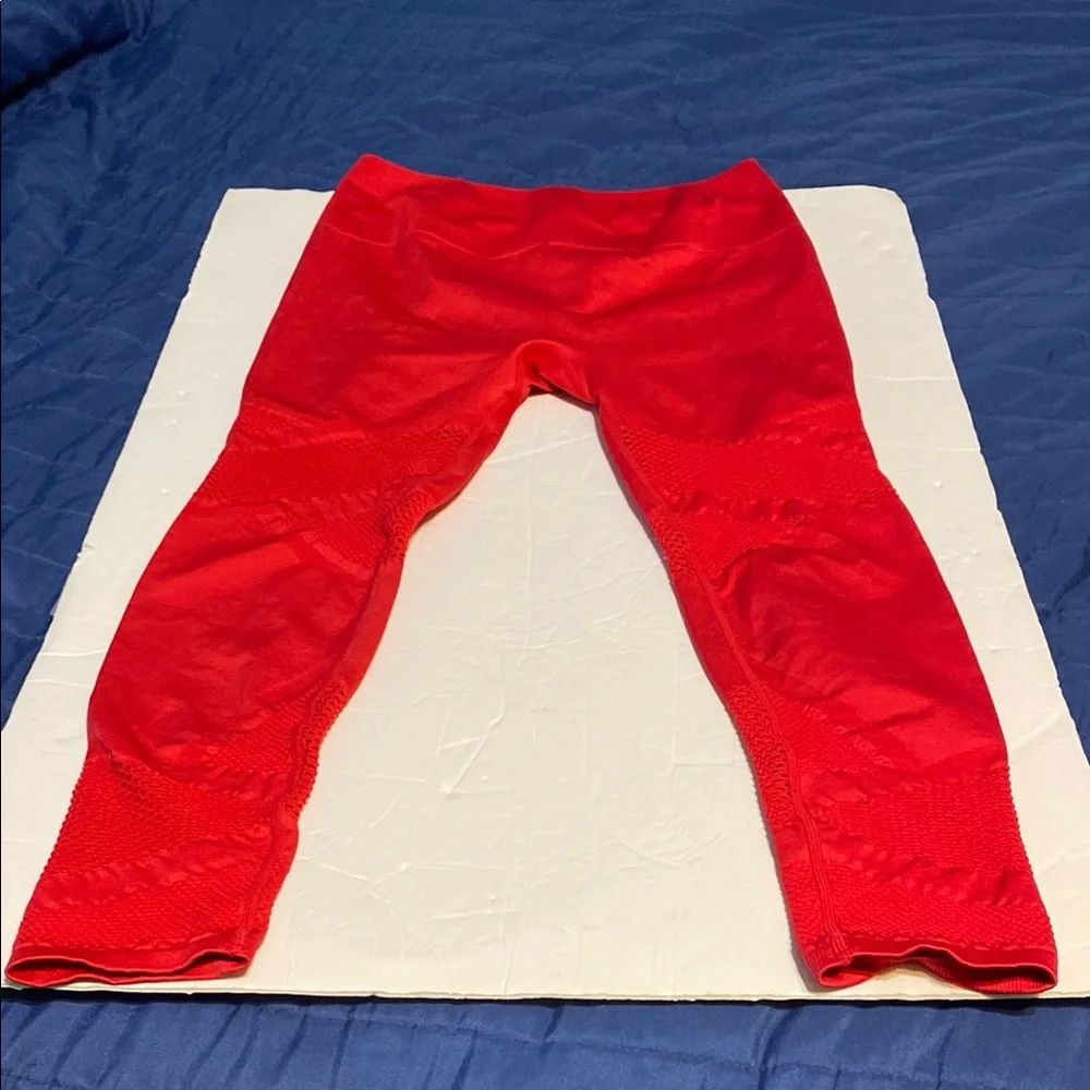 NWOT Fabletics Vibrant Red Women’s cropped Leggings. Air vents on legs. - Picture 1 of 6